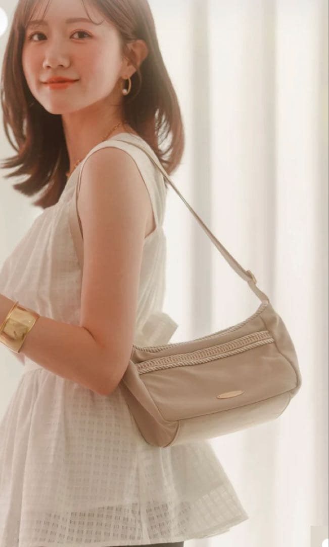 【未使用品】メゾンエシェル　ツイストコードショルダーバッグ　ベージュ