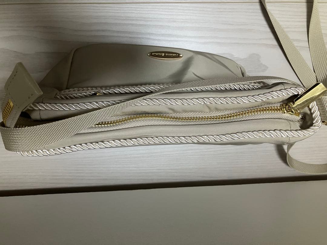 【未使用品】メゾンエシェル　ツイストコードショルダーバッグ　ベージュ