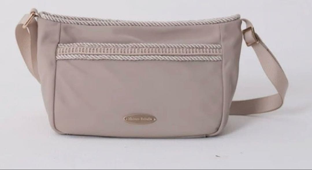 【未使用品】メゾンエシェル　ツイストコードショルダーバッグ　ベージュ