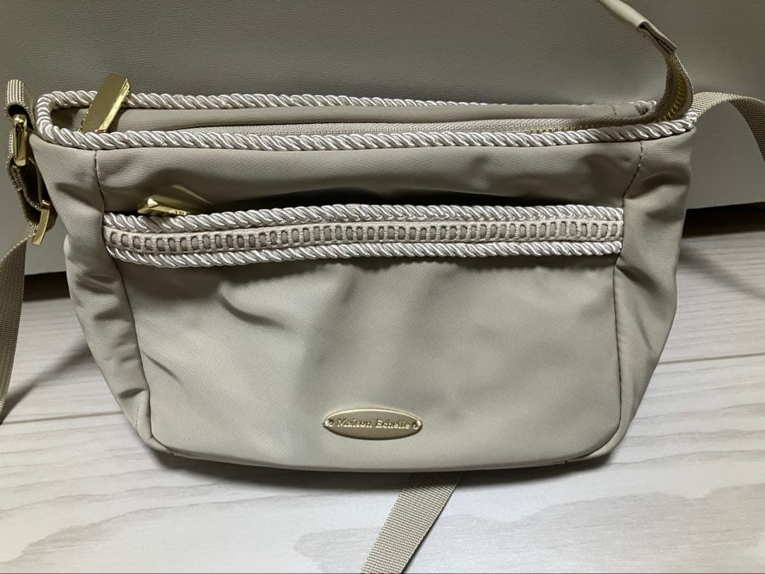 【未使用品】メゾンエシェル　ツイストコードショルダーバッグ　ベージュ