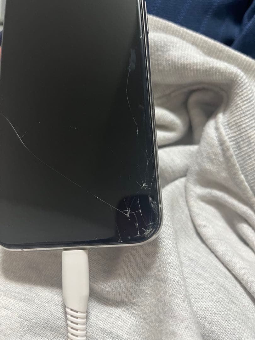 Apple iPhone 11 シルバー 本体