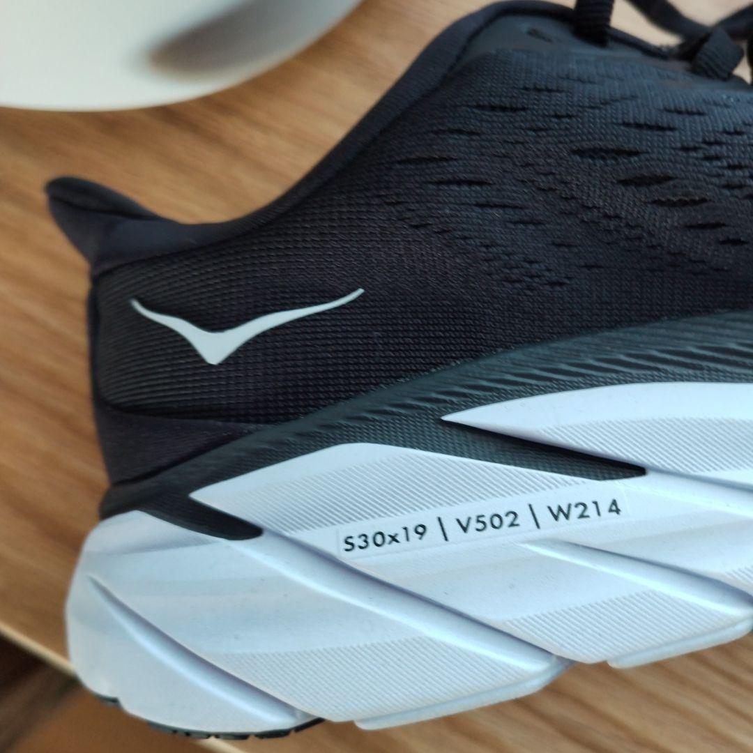 スニーカー（24.5㎝)HOKA CRIFTON８