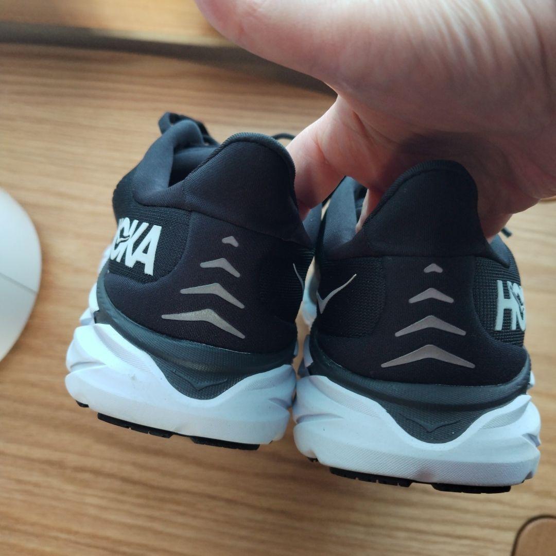 スニーカー（24.5㎝)HOKA CRIFTON８