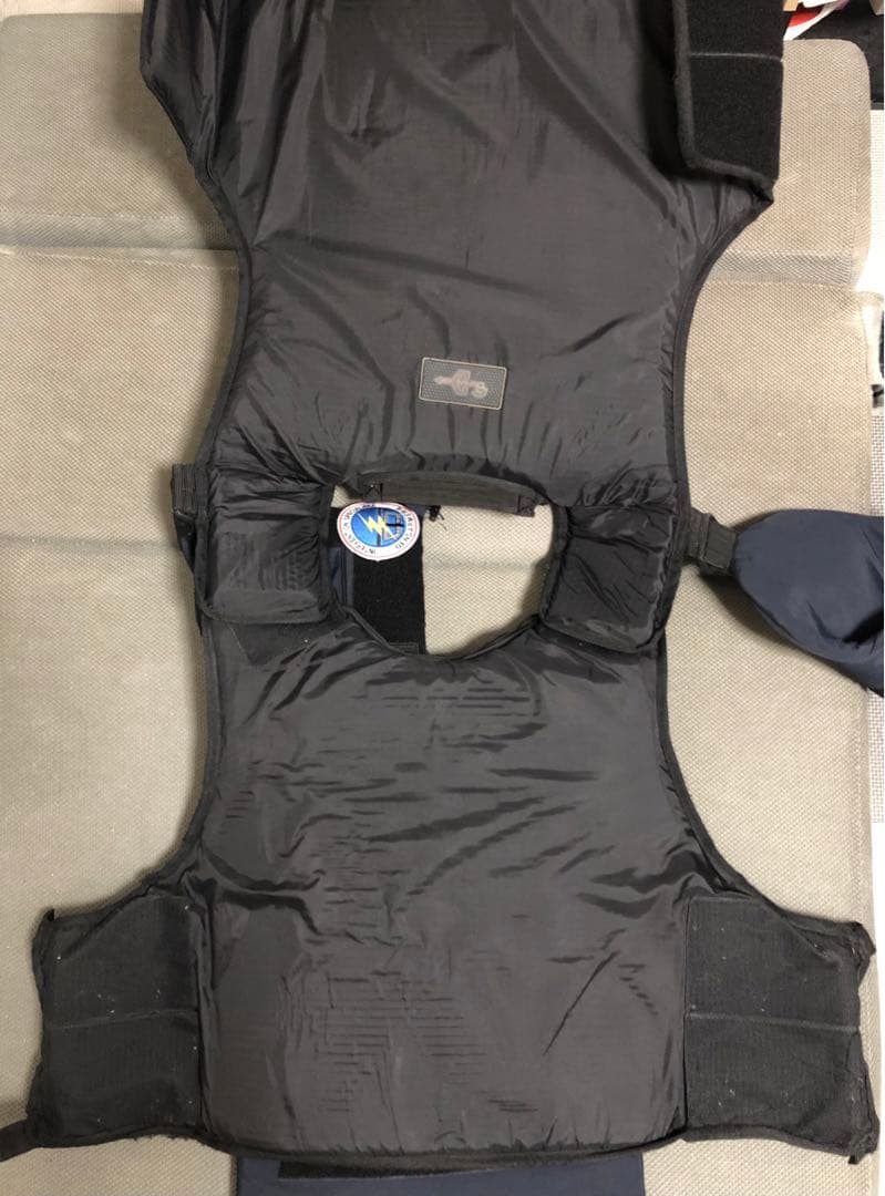 AGIGN アーマー(難あり)