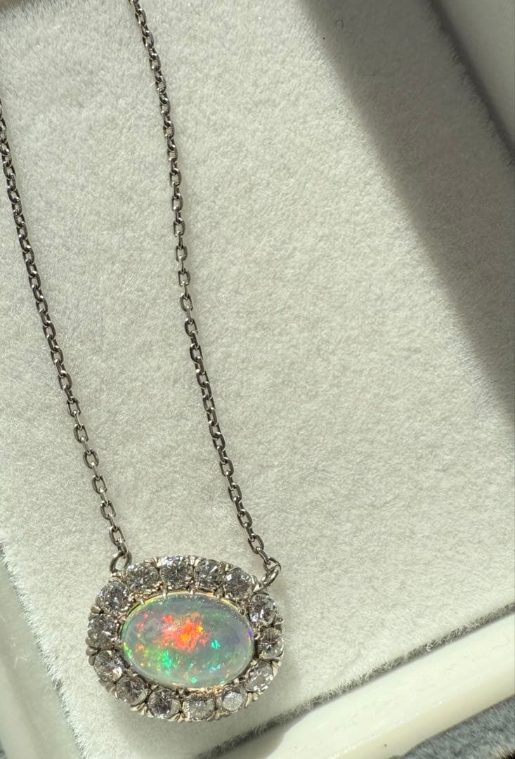 希少オパール遊色美ダイヤヘイローネックレスプラチナクラシック