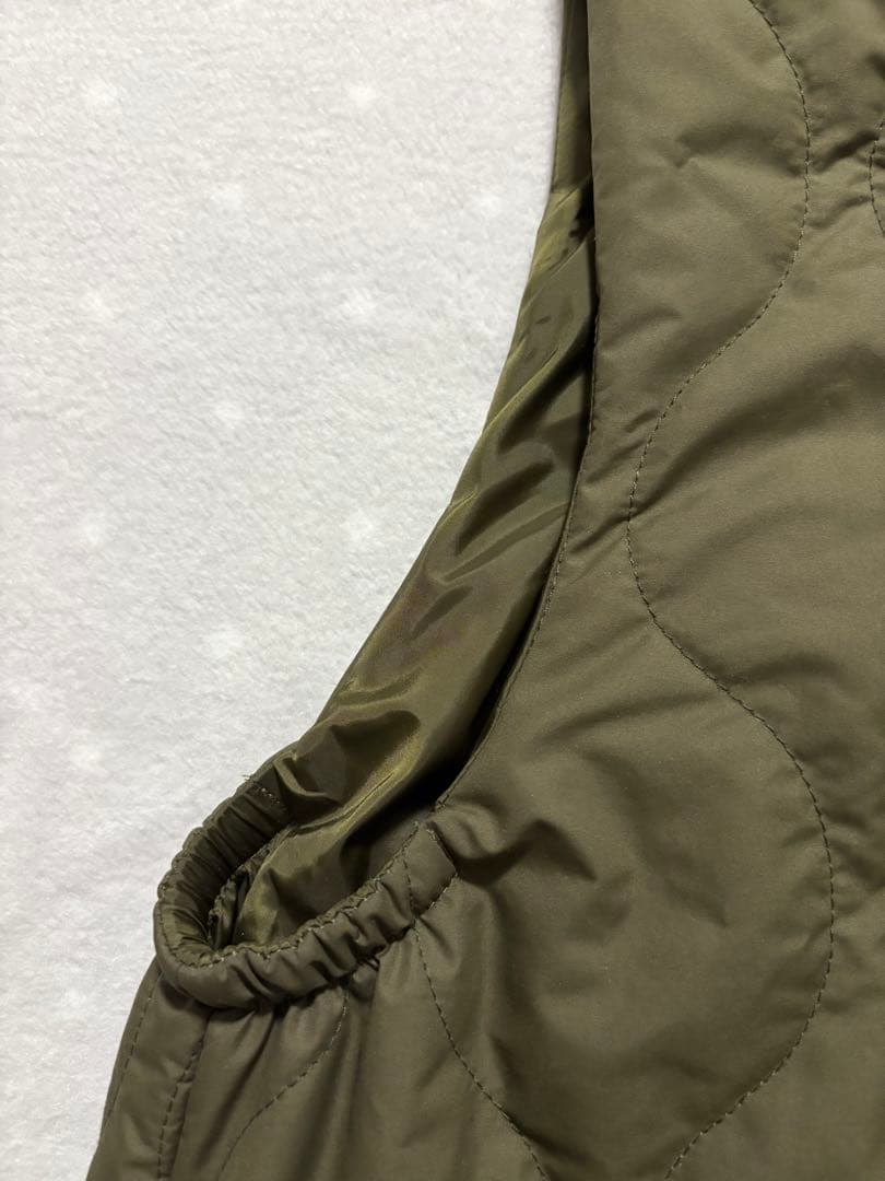 zuccaズッカオリーブ色 キルティングベスト