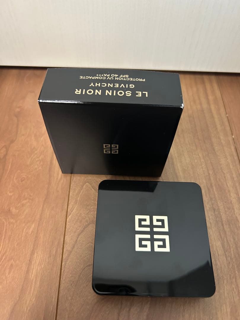 GVENCHY ソワンノワール UVコンパクト