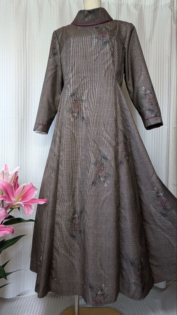 No243大島紬着物リメイク 7マルキ茶泥大島紬 ロールカラー　プリンセスライン