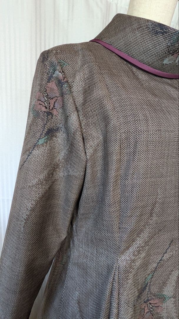 No243大島紬着物リメイク 7マルキ茶泥大島紬 ロールカラー　プリンセスライン