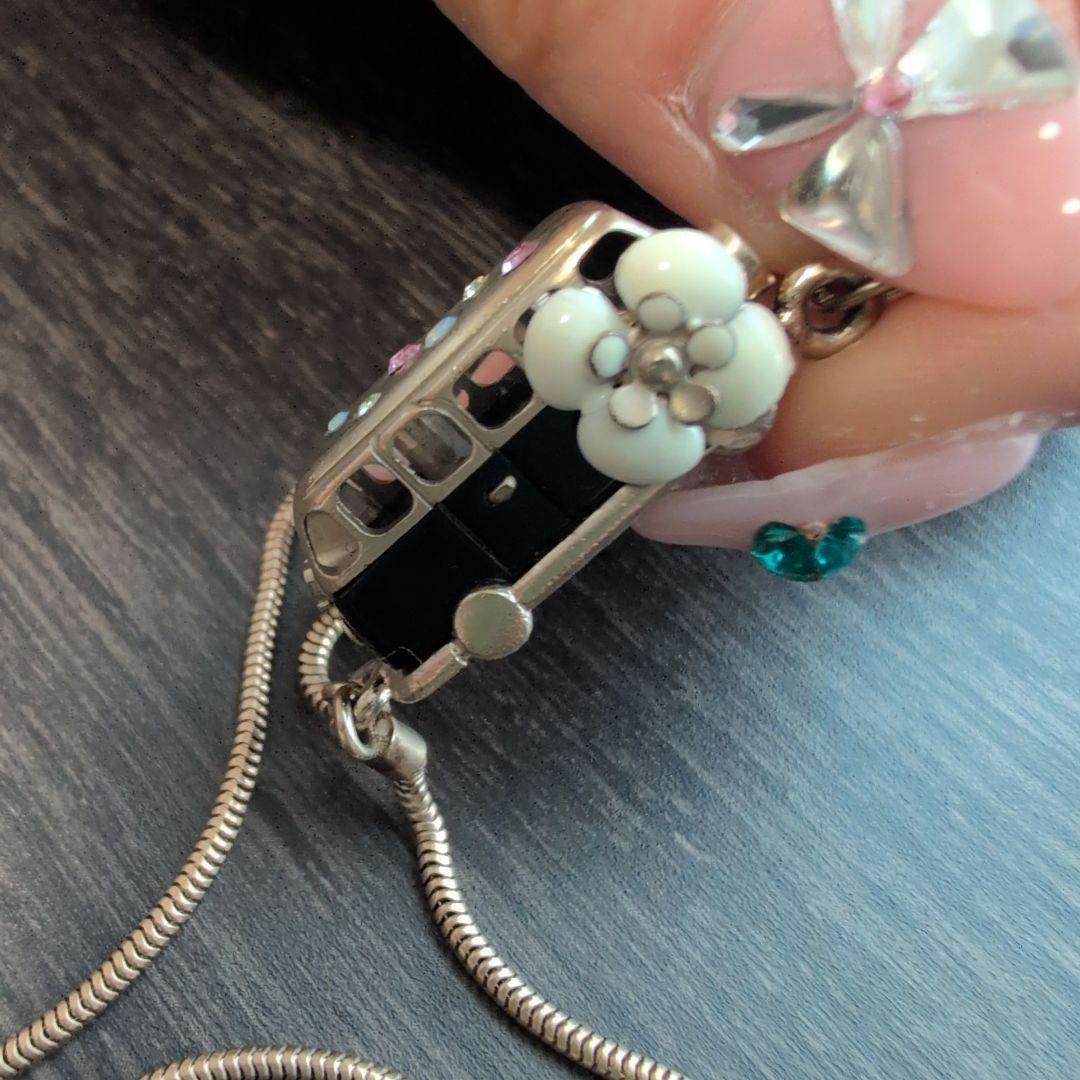 Chanel バス カメリアモチーフバッグチャーム