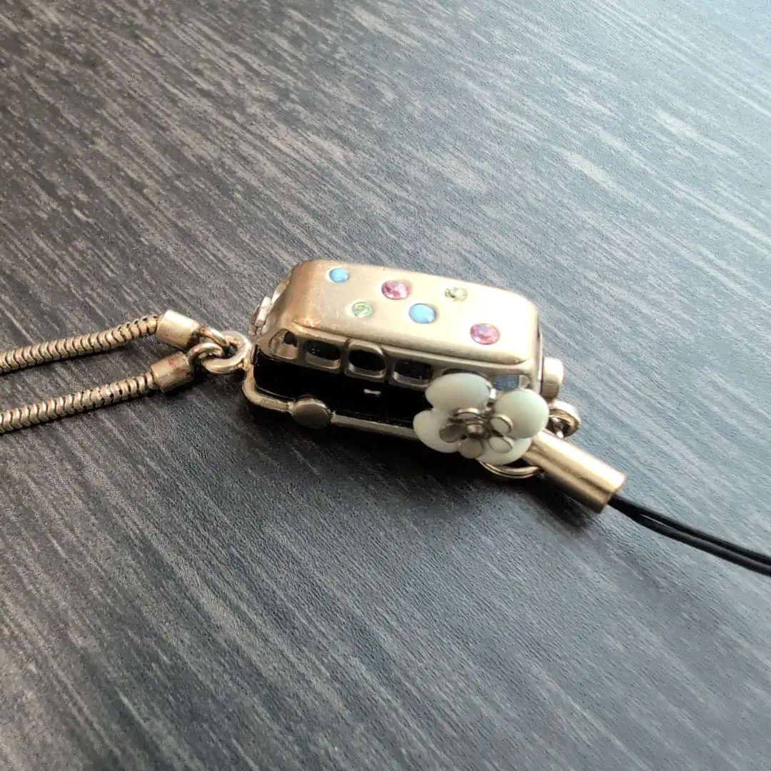 Chanel バス カメリアモチーフバッグチャーム