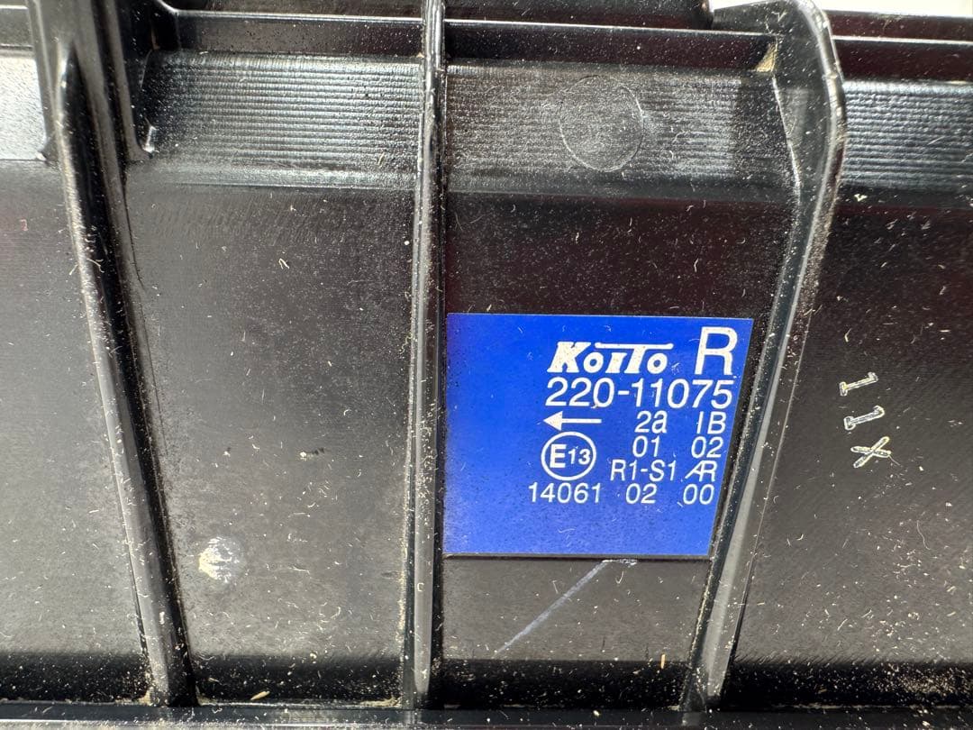 小糸 KOITO 3連 LED テールライト 大型 トラック オールLED右