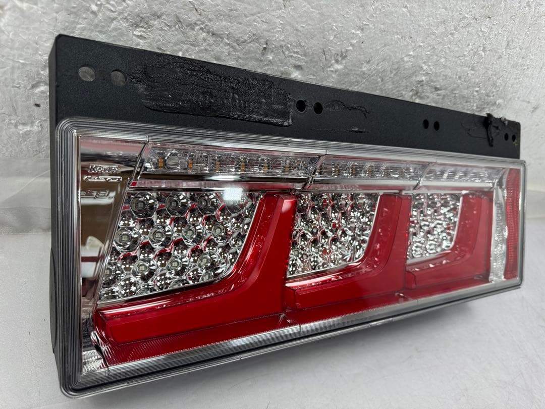 小糸 KOITO 3連 LED テールライト 大型 トラック オールLED右