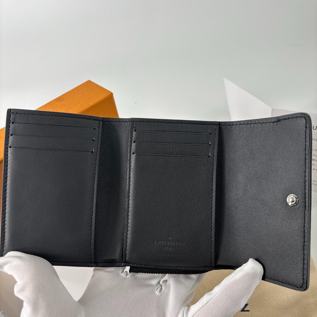 未使用 ルイヴィトン ポルトフォイユパイロット モノグラムトリヨン 三つ折り財布