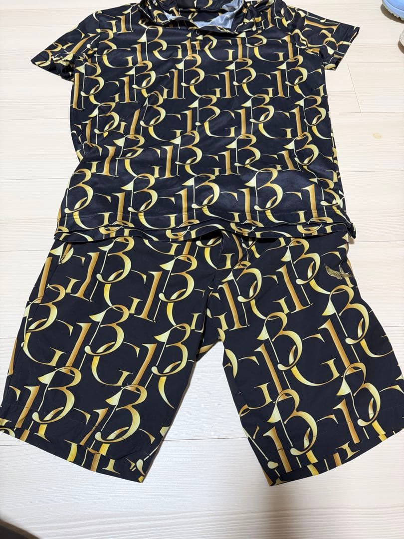 1PIU1UGUALE3 GOLFポロシャツとショートパンツのセットアップ