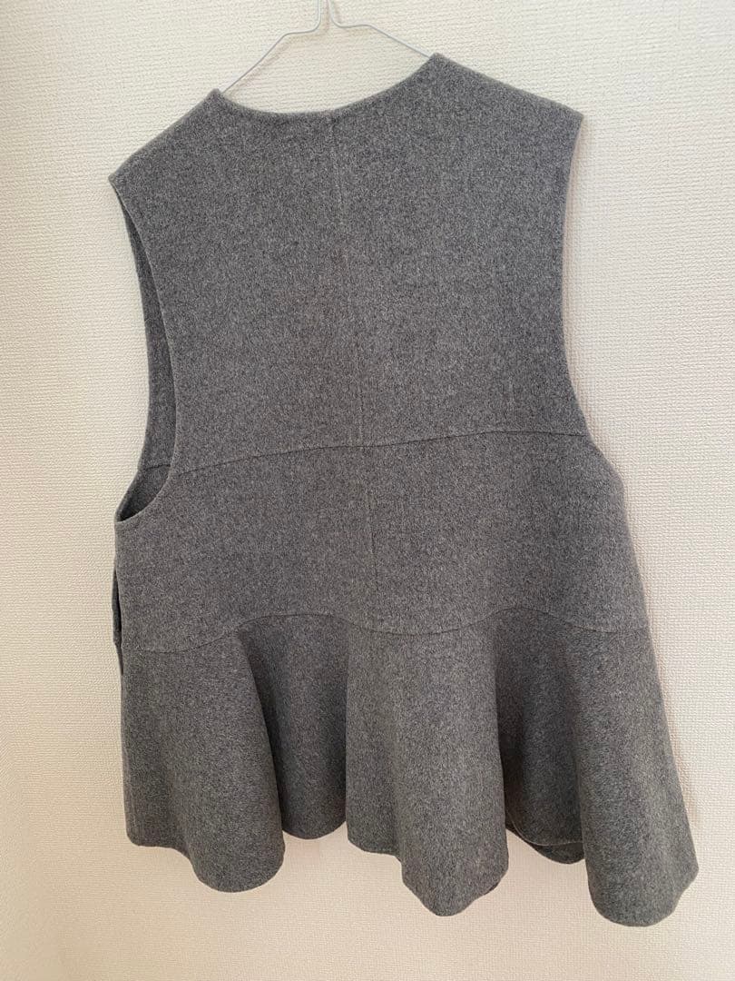 美品 st.cecilia girlishリバーウールフレアジレ　グレー