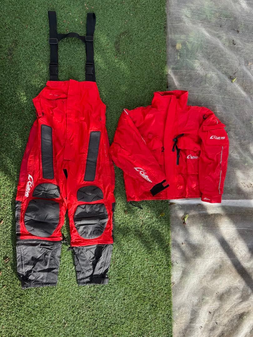 激投カルティバ　フィッシングレインスーツ 上下セット重ね着レイヤードウェア付き