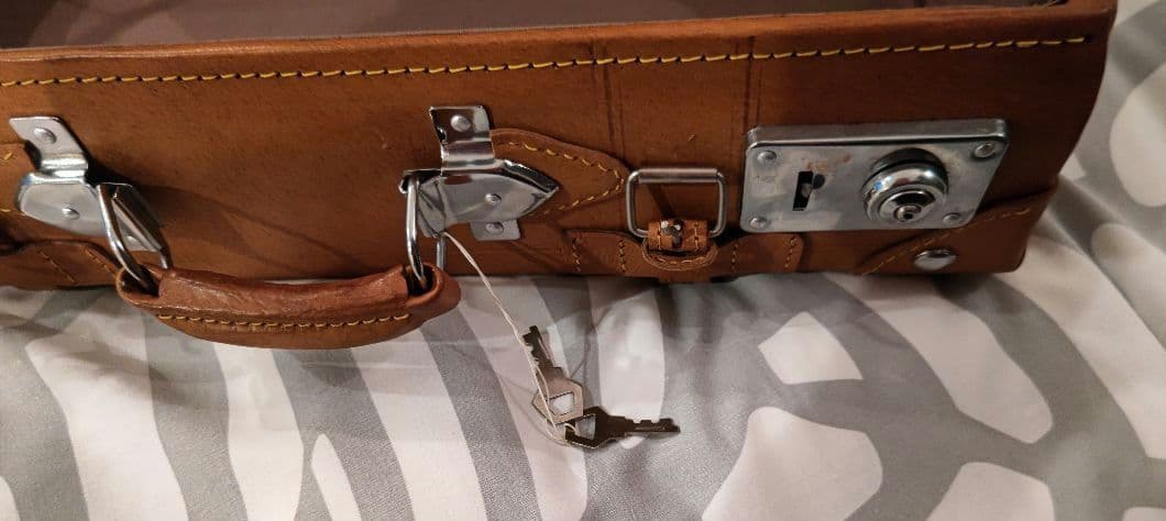 【本革】 トランクケース キャメル 鍵付き(色褪せ、日焼け、若干染みあり)