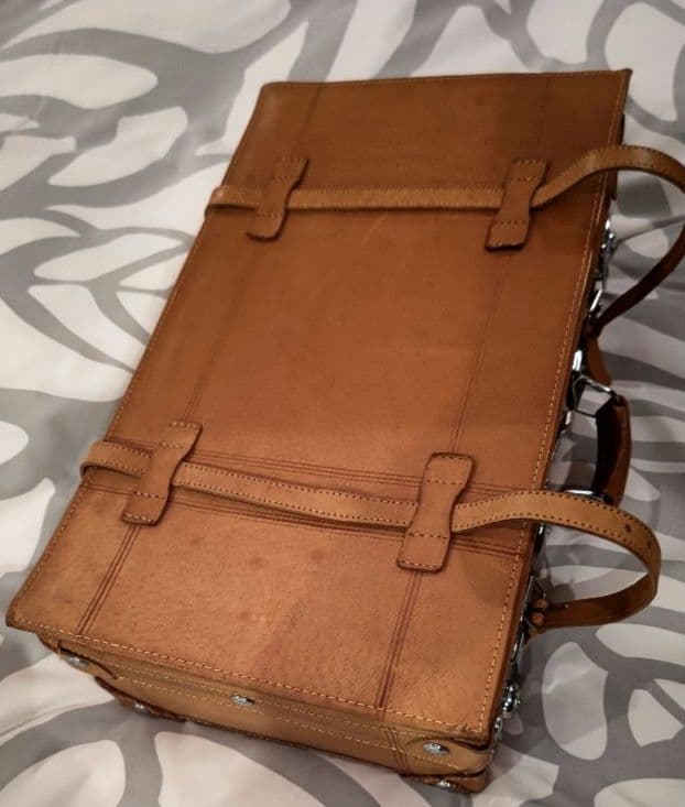 【本革】 トランクケース キャメル 鍵付き(色褪せ、日焼け、若干染みあり)