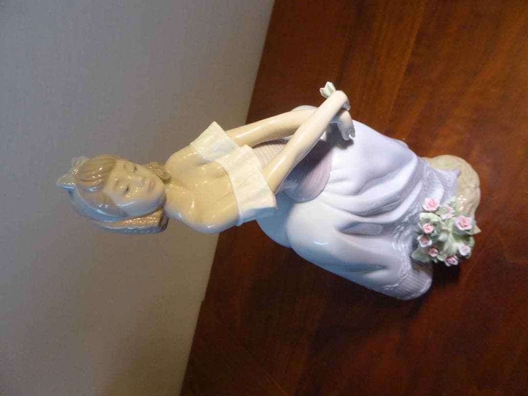 リアドロ　花垣に立つ少女