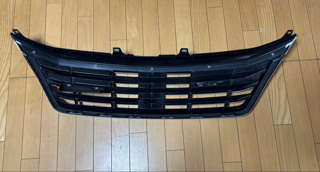 トヨタ・ヴェルファイア（20系後期）用のフロントグリル　パールホワイト