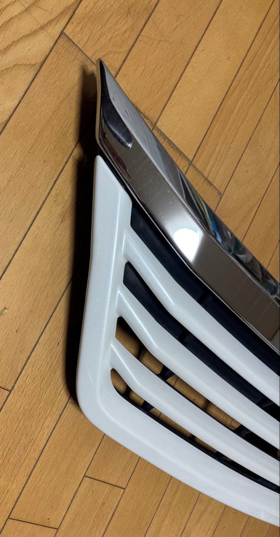 トヨタ・ヴェルファイア（20系後期）用のフロントグリル　パールホワイト