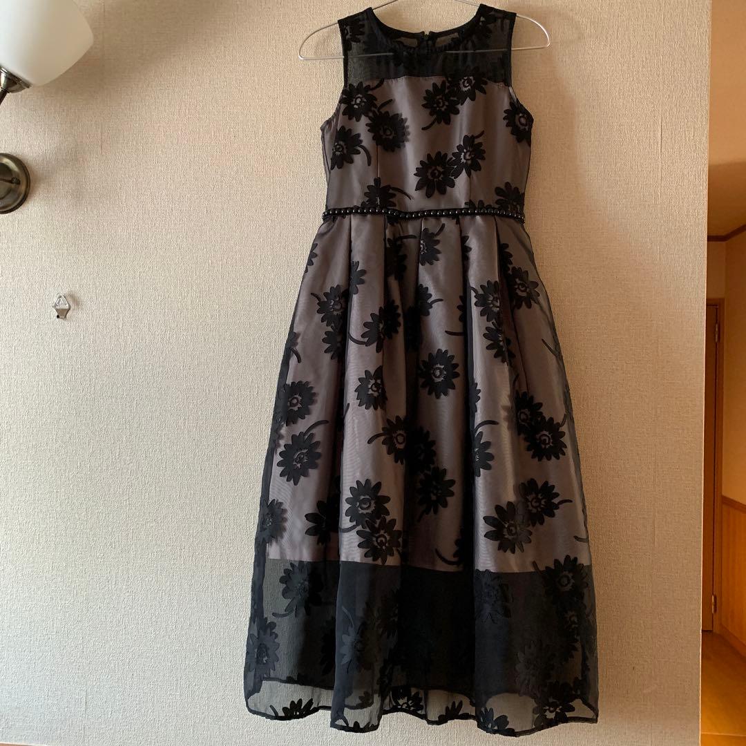 アミティス　プチプリンセス 黒とグレーの花柄ドレス　150cm