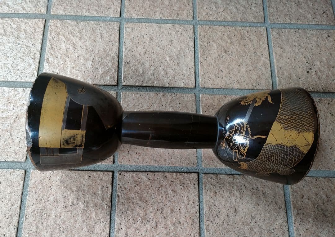 小鼓の胴 李朝錠前蒔絵 傷みあり