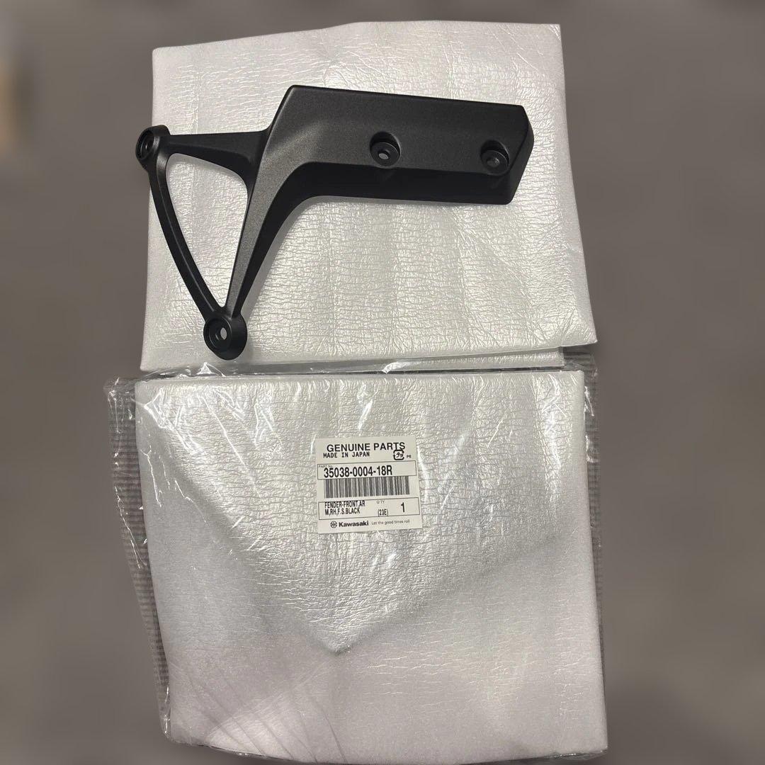 カワサキZ900RS フロントフェンダーアーム　ブラック　新品未使用　左右セット