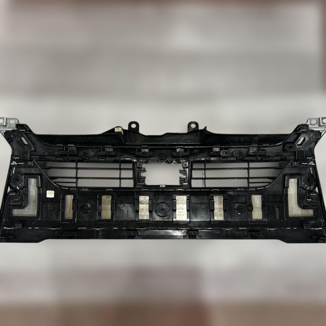 トヨタ　純正　200系　ハイエース　フロントグリル　メッキ