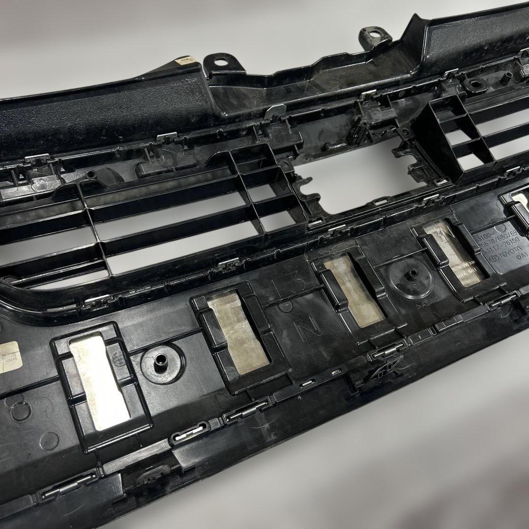 トヨタ　純正　200系　ハイエース　フロントグリル　メッキ