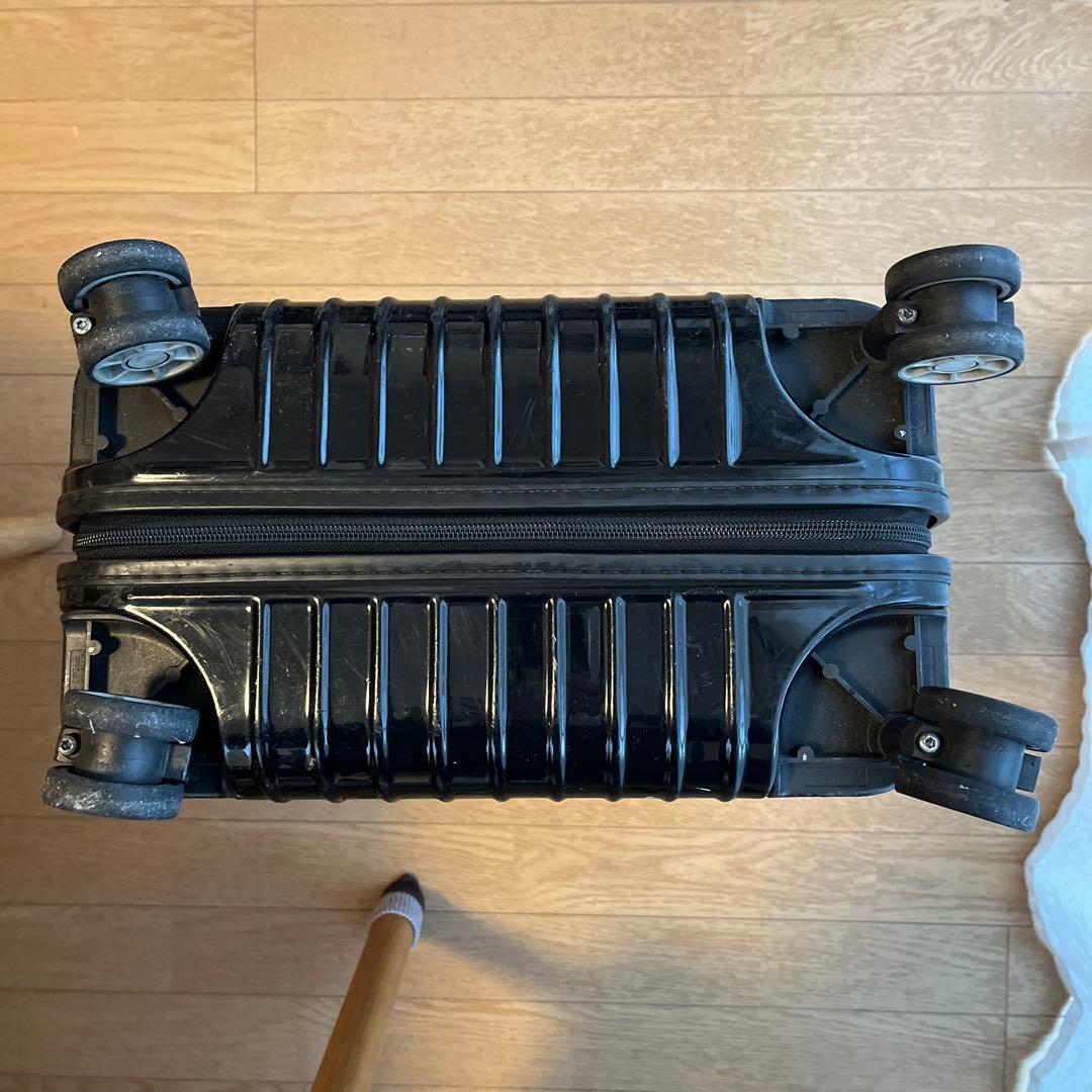 リモワ サルサデラックス 35Ｌ 機内持込可能 4輪