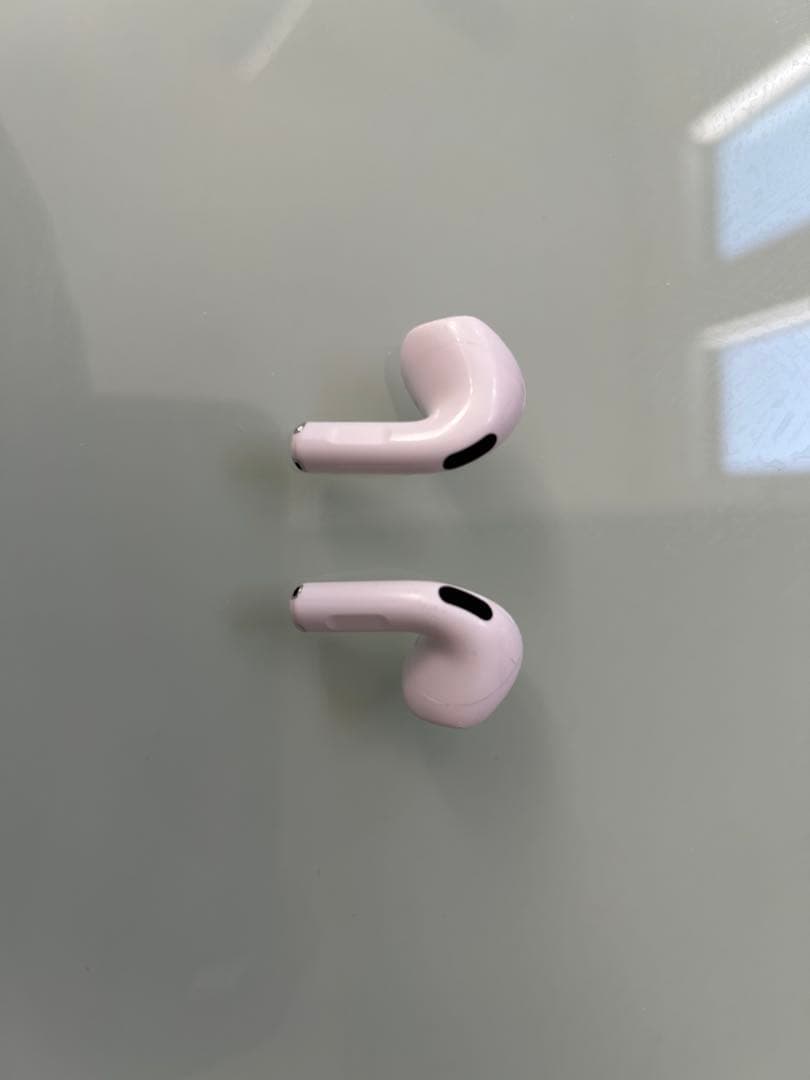 AirPods4ノイズキャンセリング搭載　カバー付き