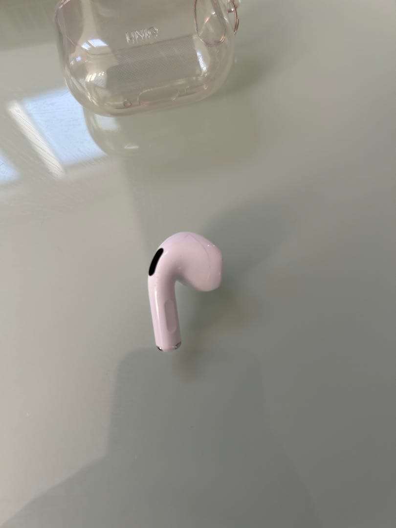 AirPods4ノイズキャンセリング搭載　カバー付き