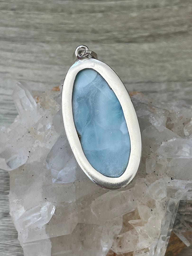 天然石☆高品質！ラリマーオーバル型ペンダントトップ☆シルバーワク付☆模様が美しい