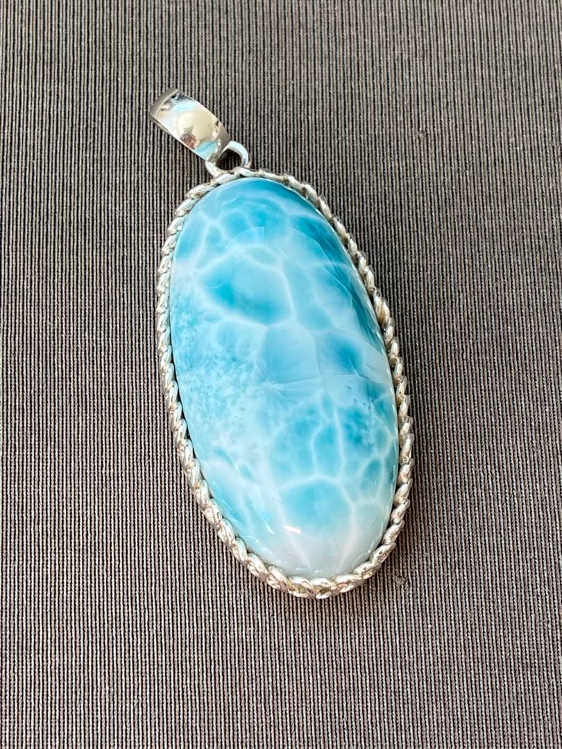 天然石☆高品質！ラリマーオーバル型ペンダントトップ☆シルバーワク付☆模様が美しい