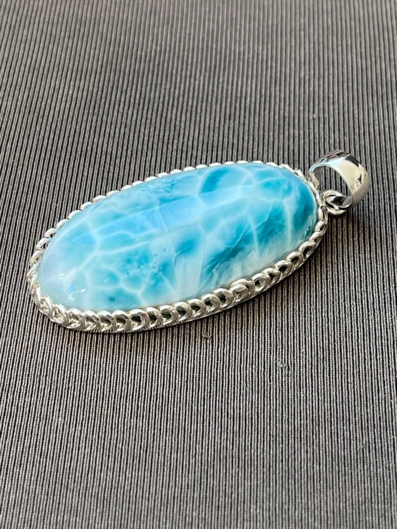 天然石☆高品質！ラリマーオーバル型ペンダントトップ☆シルバーワク付☆模様が美しい