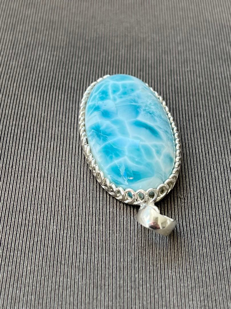 天然石☆高品質！ラリマーオーバル型ペンダントトップ☆シルバーワク付☆模様が美しい