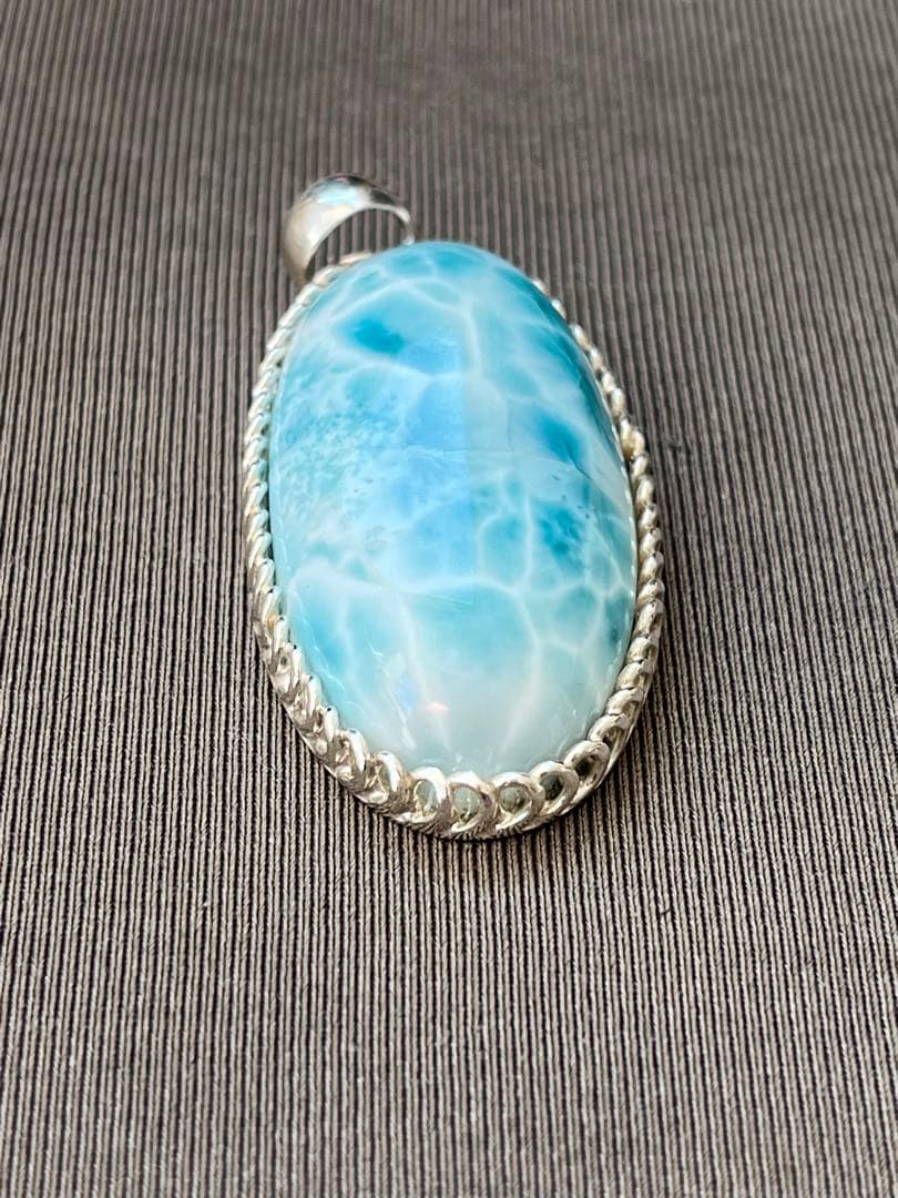 天然石☆高品質！ラリマーオーバル型ペンダントトップ☆シルバーワク付☆模様が美しい