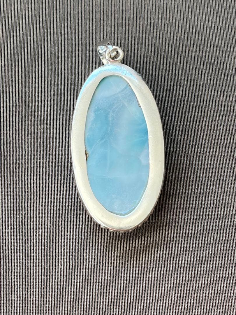 天然石☆高品質！ラリマーオーバル型ペンダントトップ☆シルバーワク付☆模様が美しい