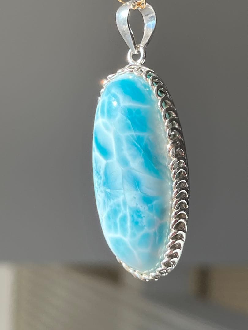 天然石☆高品質！ラリマーオーバル型ペンダントトップ☆シルバーワク付☆模様が美しい