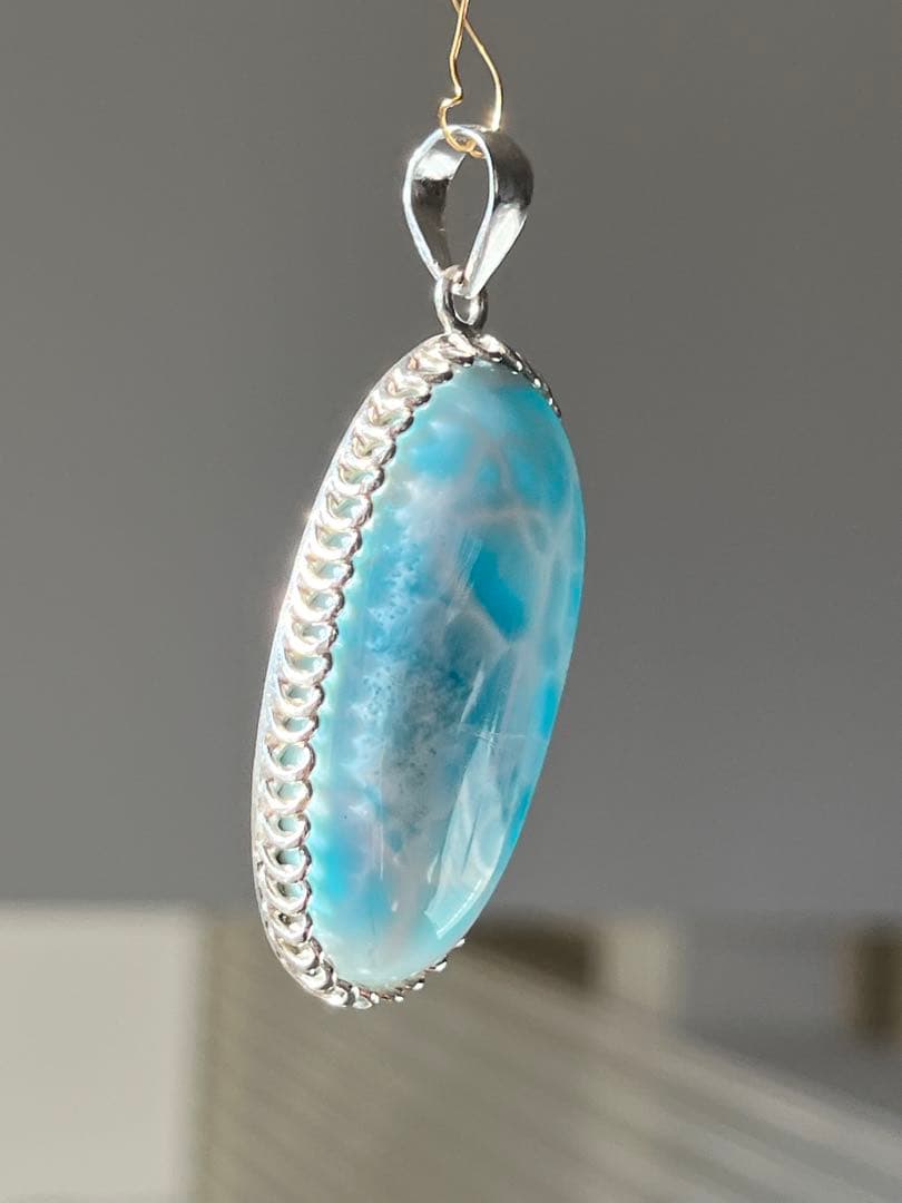 天然石☆高品質！ラリマーオーバル型ペンダントトップ☆シルバーワク付☆模様が美しい