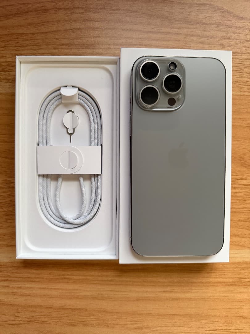 美品 iPhone 16 Pro Max バッテリー最大容量100% 256GB