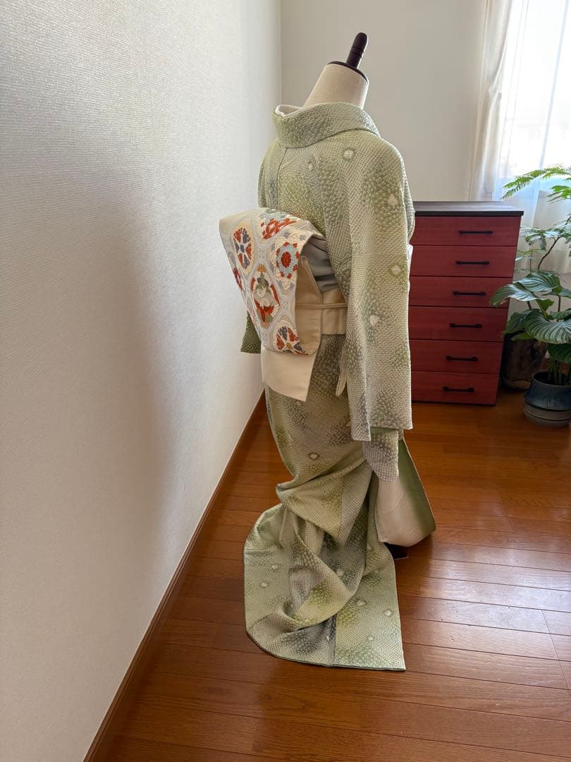 ❤️気品溢れる総絞り小紋　春の若草色　新品畳紙お付けします。
