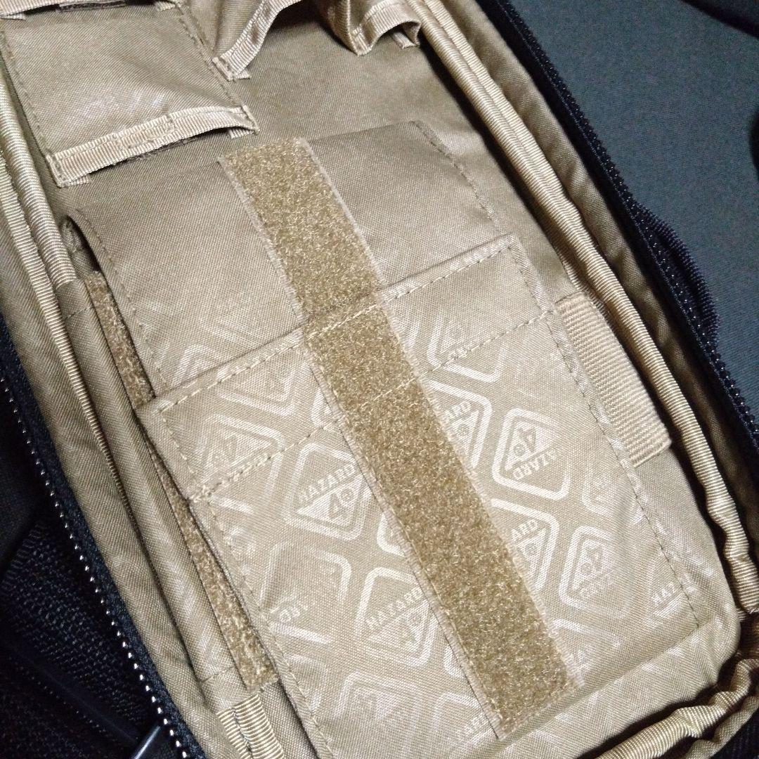 ハザード4 ブラック スリングバッグ