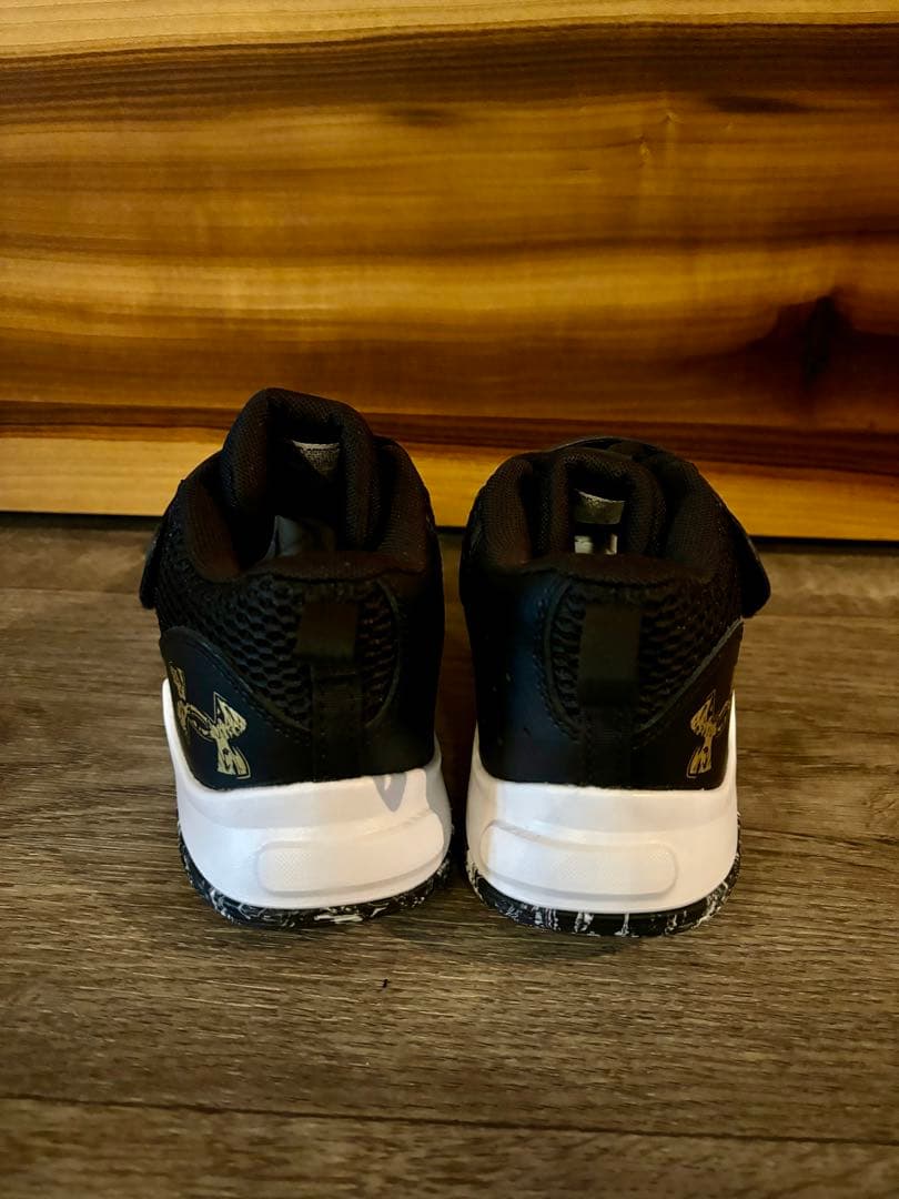 Under Armour アンダーアーマー　トレーニングシューズ 黒