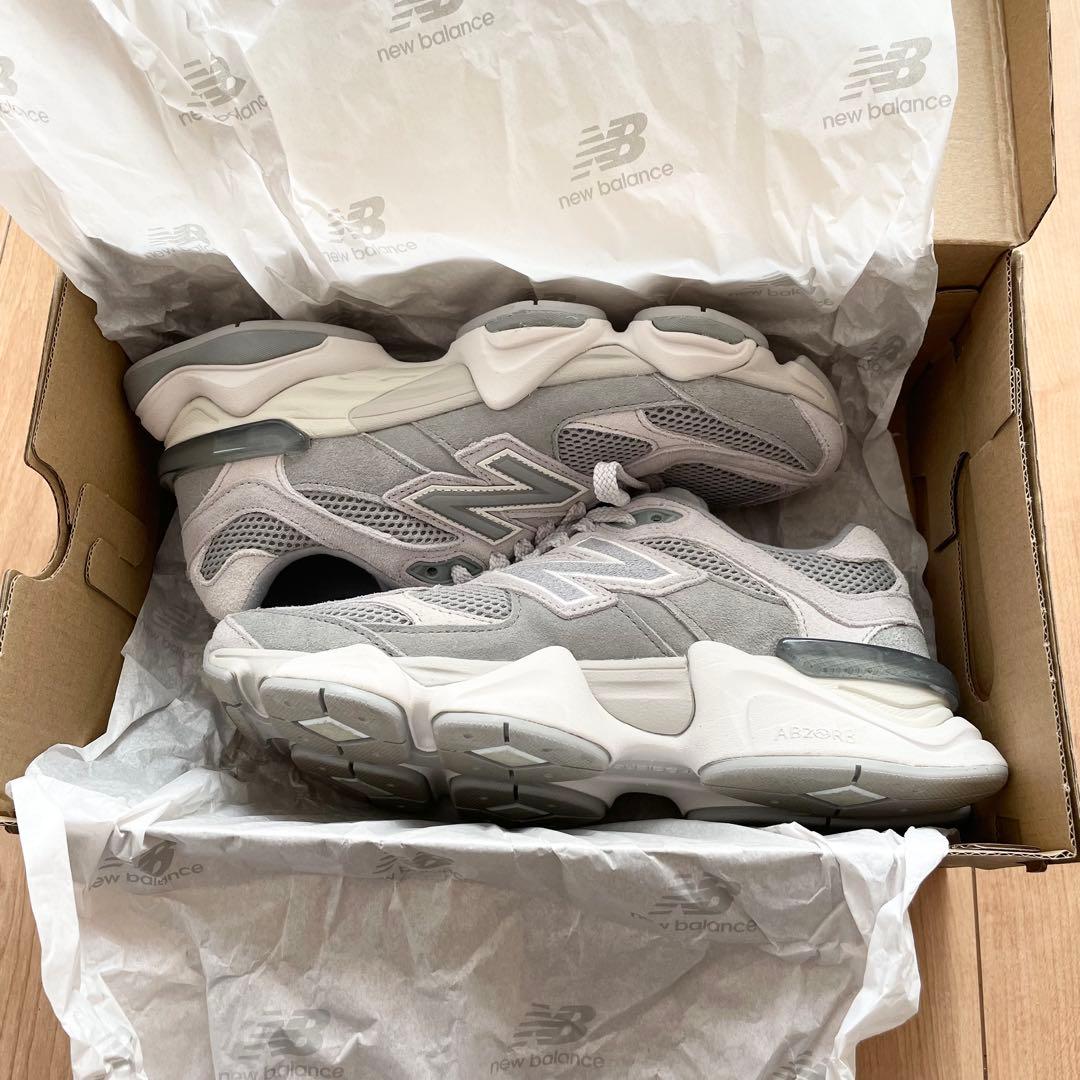 【美品】ニューバランス 9060 (U9060ERD) 24.5 グレー