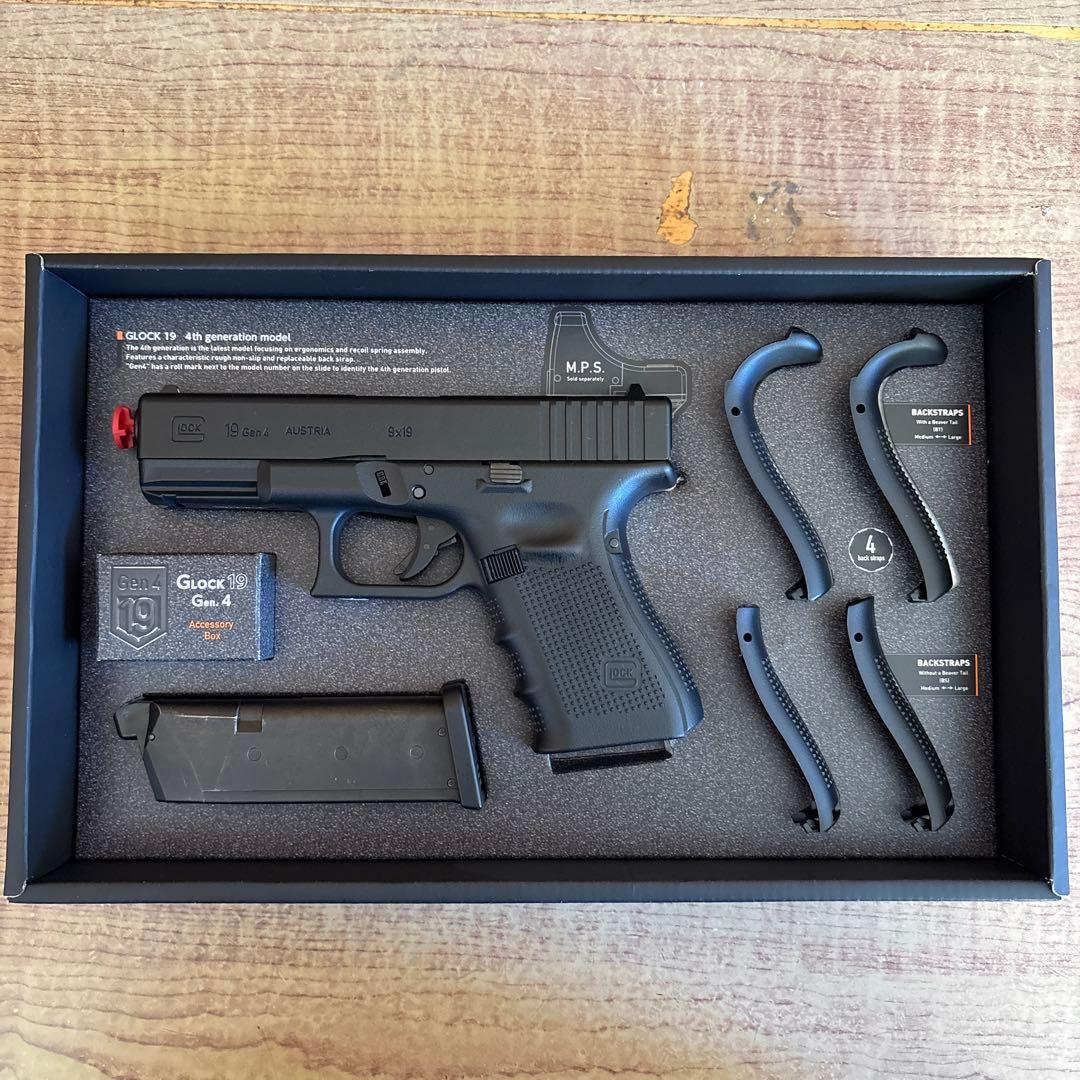 東京マルイ GLOCK19 Gen.4 スペアマガジンガン＆ガンホルダー付き