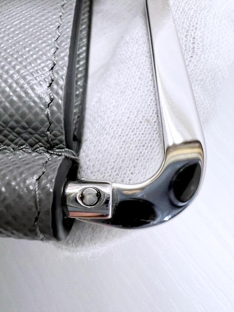 未使用保管　PRADA　プラダ　ロゴ　サフィアーノ　マネークリップ　2MN077