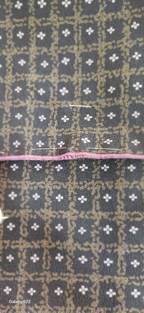 ふりふで購入した　黒地に白い花と小鳥柄　裏地は紫色　洗える可愛らしい小紋　未使用